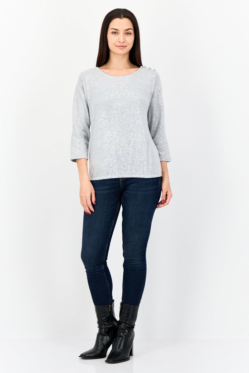 ADRIENNE VITTADINI بلوزة معدنية للنساء بأكمام 3/4 وياقة دائرية، رمادي - Image 4