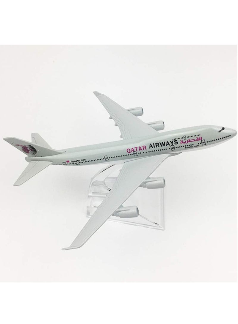 1:400 Scale Qatar Airways Boeing 747 Airplane Model - Image 5
