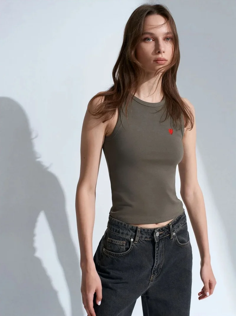 ديلفين DILVIN Embroidered Sleeveless Slim-Fit Jersey Blouse