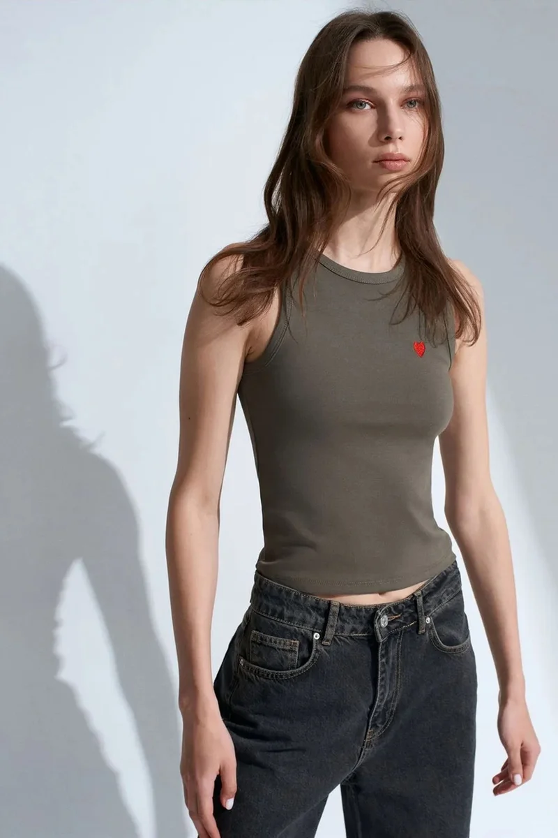 DILVIN Embroidered Sleeveless Slim-Fit Jersey Blouse