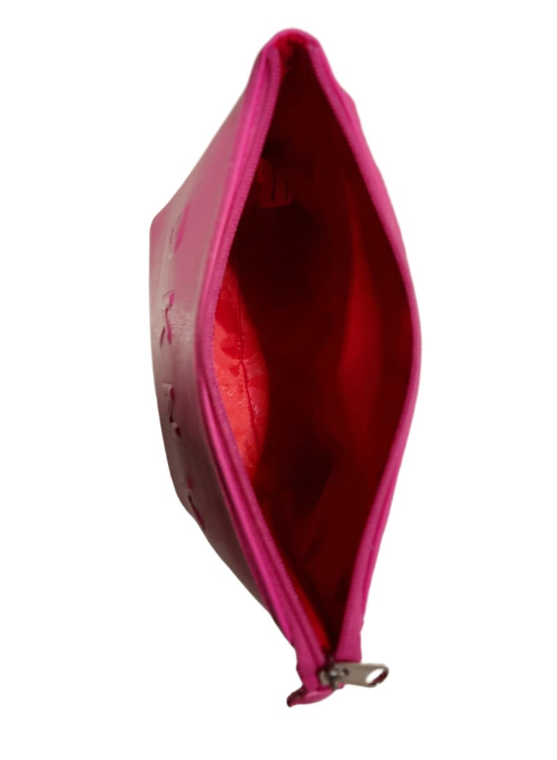 دكني حقيبة مستحضرات تجميل كبيرة من دي كيه إن واي ومنظم مكياج للسفر للنساء - لون فوشيا - Image 1