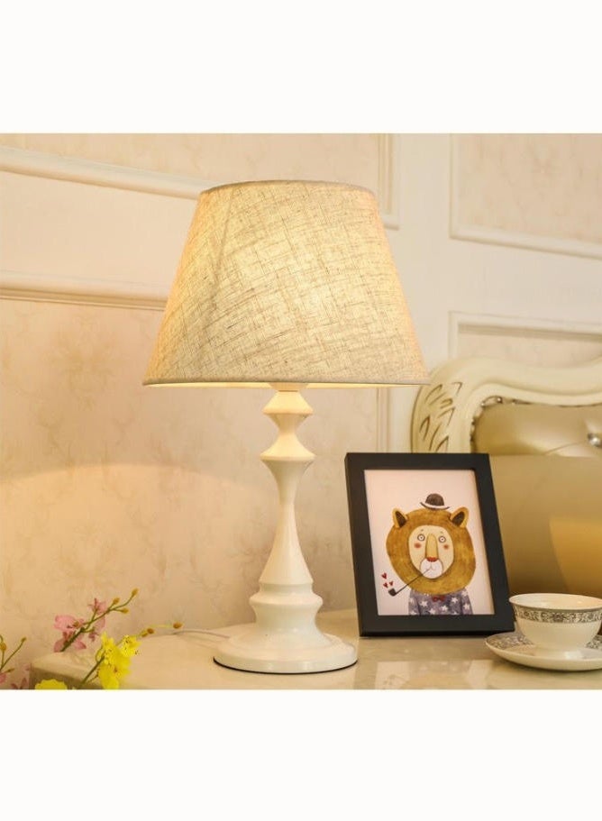 DAI HEART مصباح طاولة، مصباح طاولة بسيط، مصباح طاولة بجانب السرير، إضاءة ليلية، مصباح طاولة إبداعي لغرفة النوم مع غطاء قماشي، قاعدة بيضاء، مناسب لغرف النوم، غرف المعيشة، المكاتب، غرف الأطفال، غرف النوم المشتركة. - Image 4