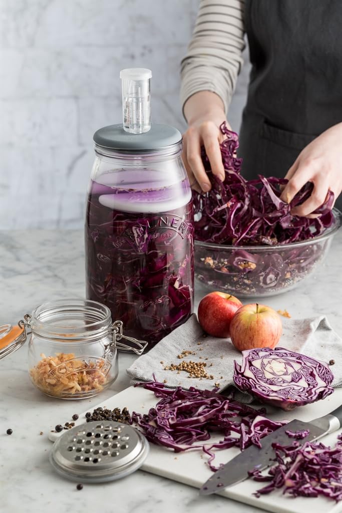 Kilner طقم تخمير كيلنر 6 قطع يتضمن جرة زجاجية سعة 3 لترات غطاء خشبي قفل هواء وسدادة حجارة خزفية وكتيب وصفات للتخليل في المنزل 3ل - Image 3