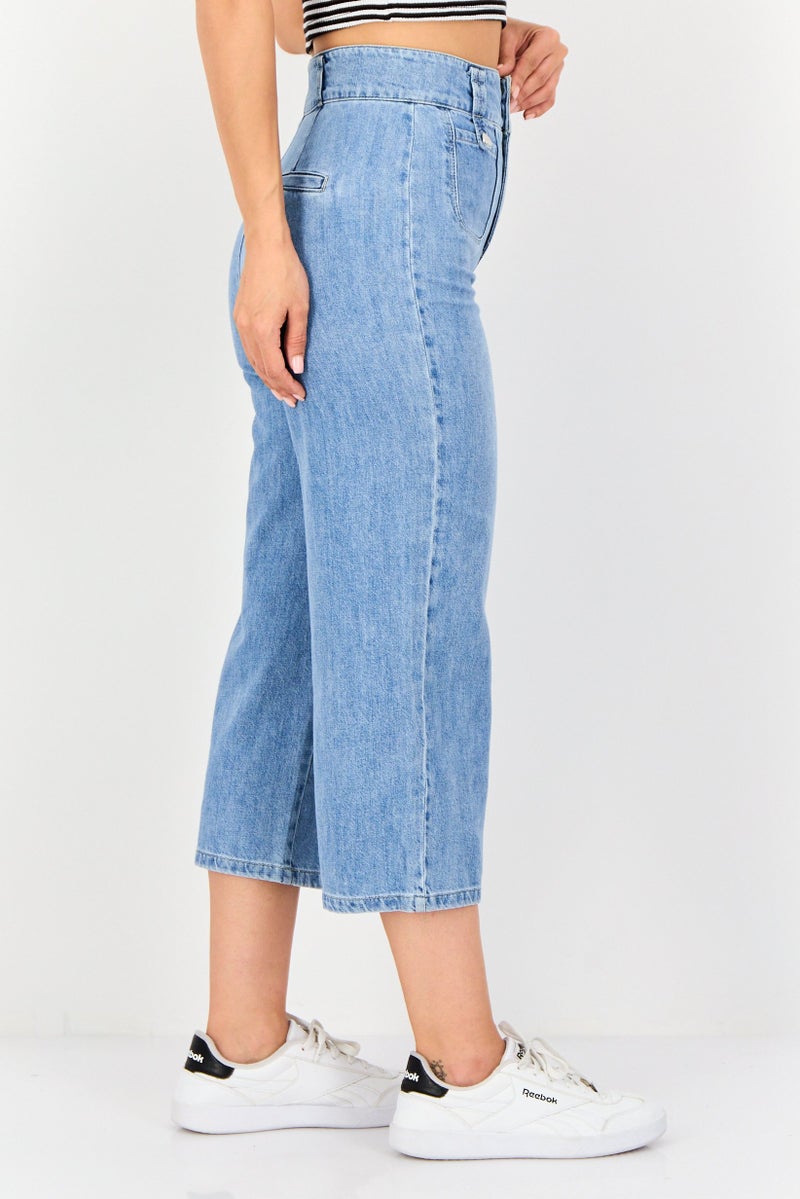 VERO MODA Women Regular Fit Washed Capri Denim Jeans, Blue - Image 4