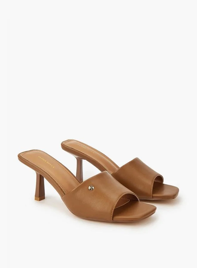 فلورا بيلا من شو إكسبرس صنادل نسائية بكعب خنجر سهلة الارتداء