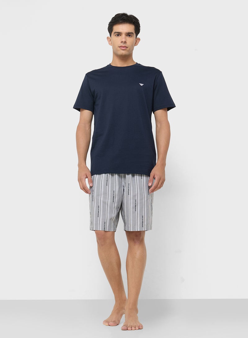 امبوريو ارماني طقم تي شيرت وشورت بشعار - Image 1