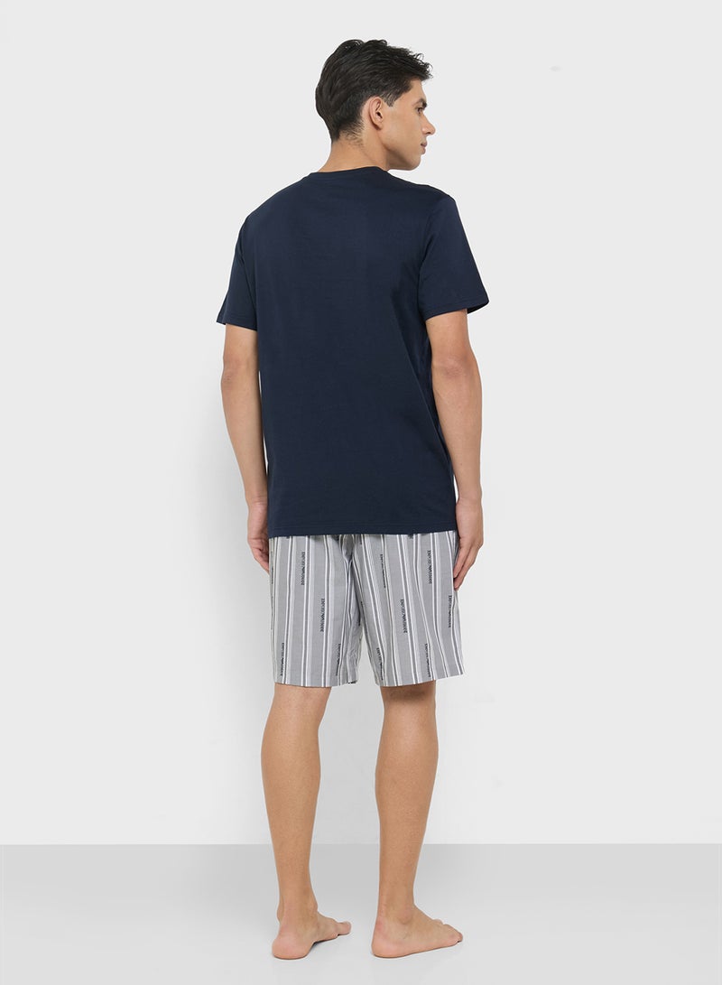 امبوريو ارماني طقم تي شيرت وشورت بشعار - Image 2