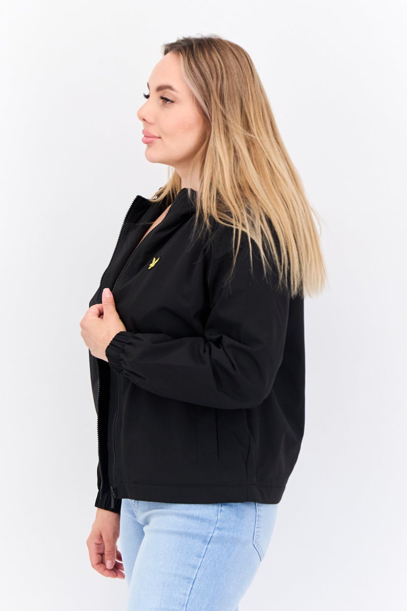 Lyle & Scott جاكيت هودي مزين بشعار للنساء، أسود - Image 2