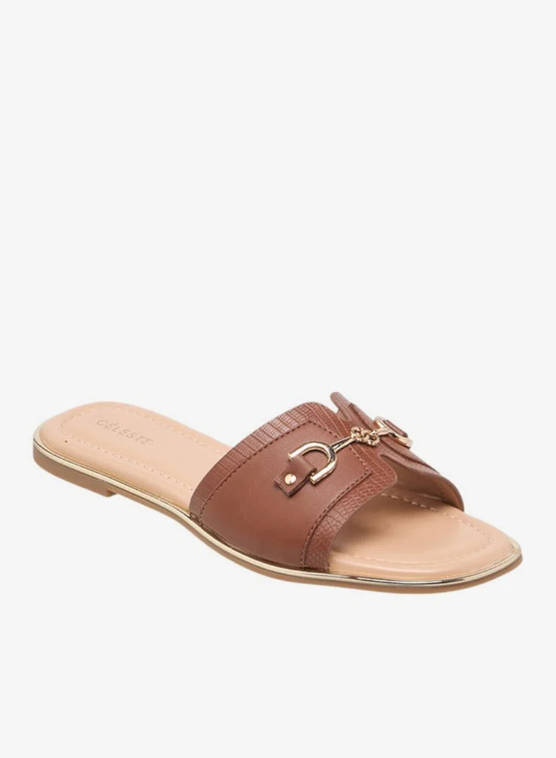 سيليست صنادل نسائية مسطحة سهلة الارتداء بنقوش وزخرفة معدنية