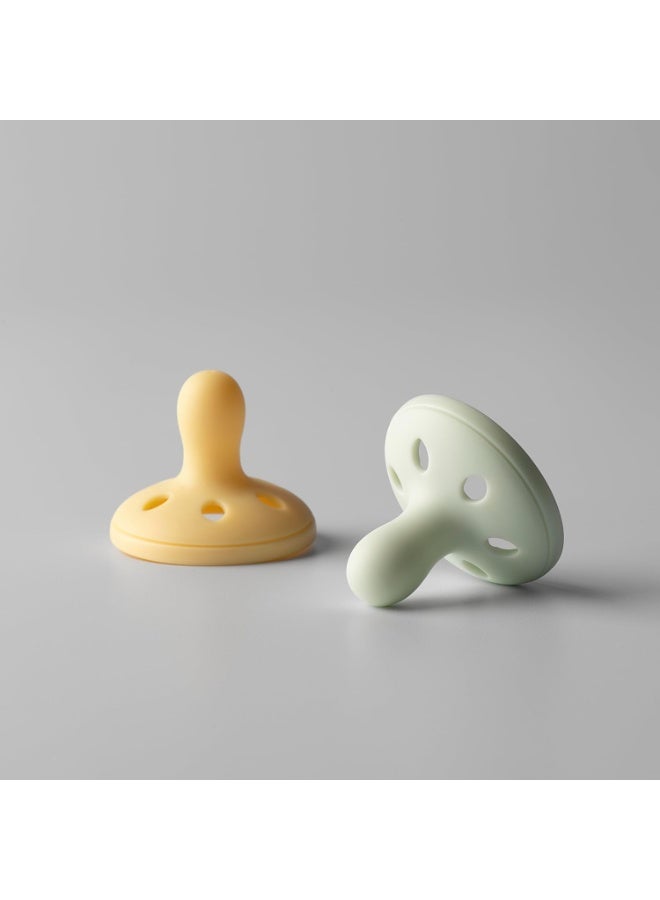 Tommee Tippee UK Tommee Tippee Breast-Like Soother, Skin-Like Texture, Symmetrical Orthodontic Design, BPA-Free, Includes Steriliser Box, (0-6m) - Image 5