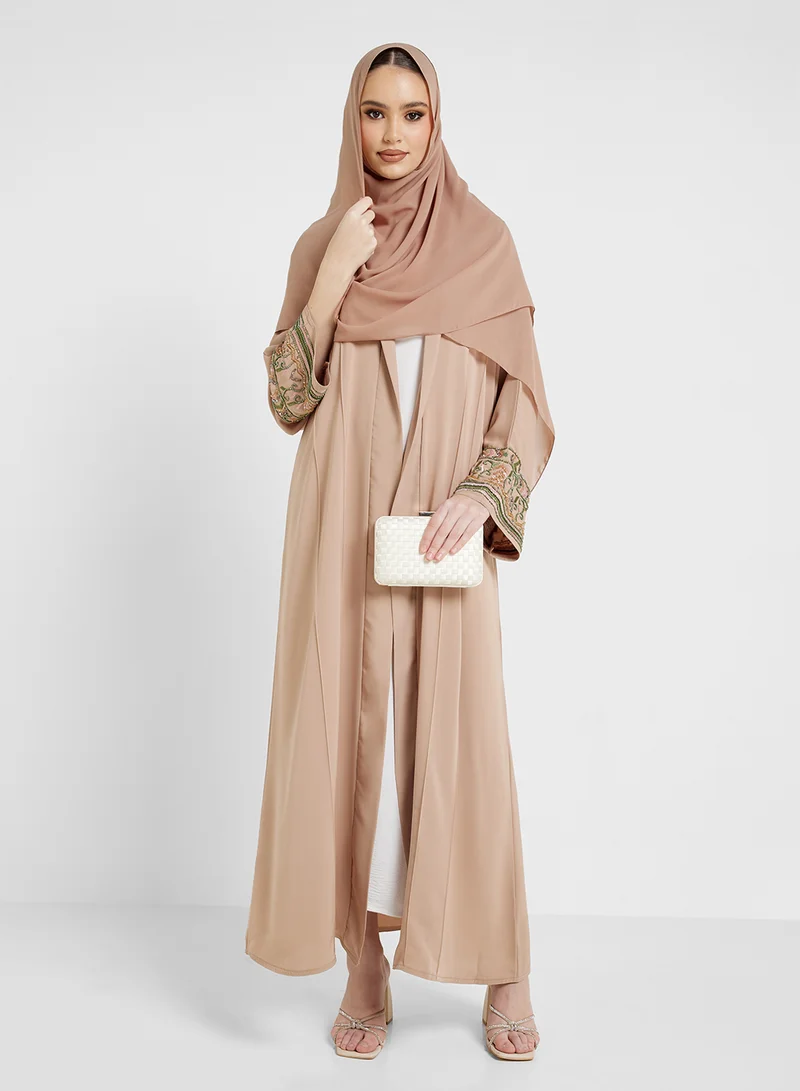 هيا كلوزيت Embroidered Flared Sleeve Abaya