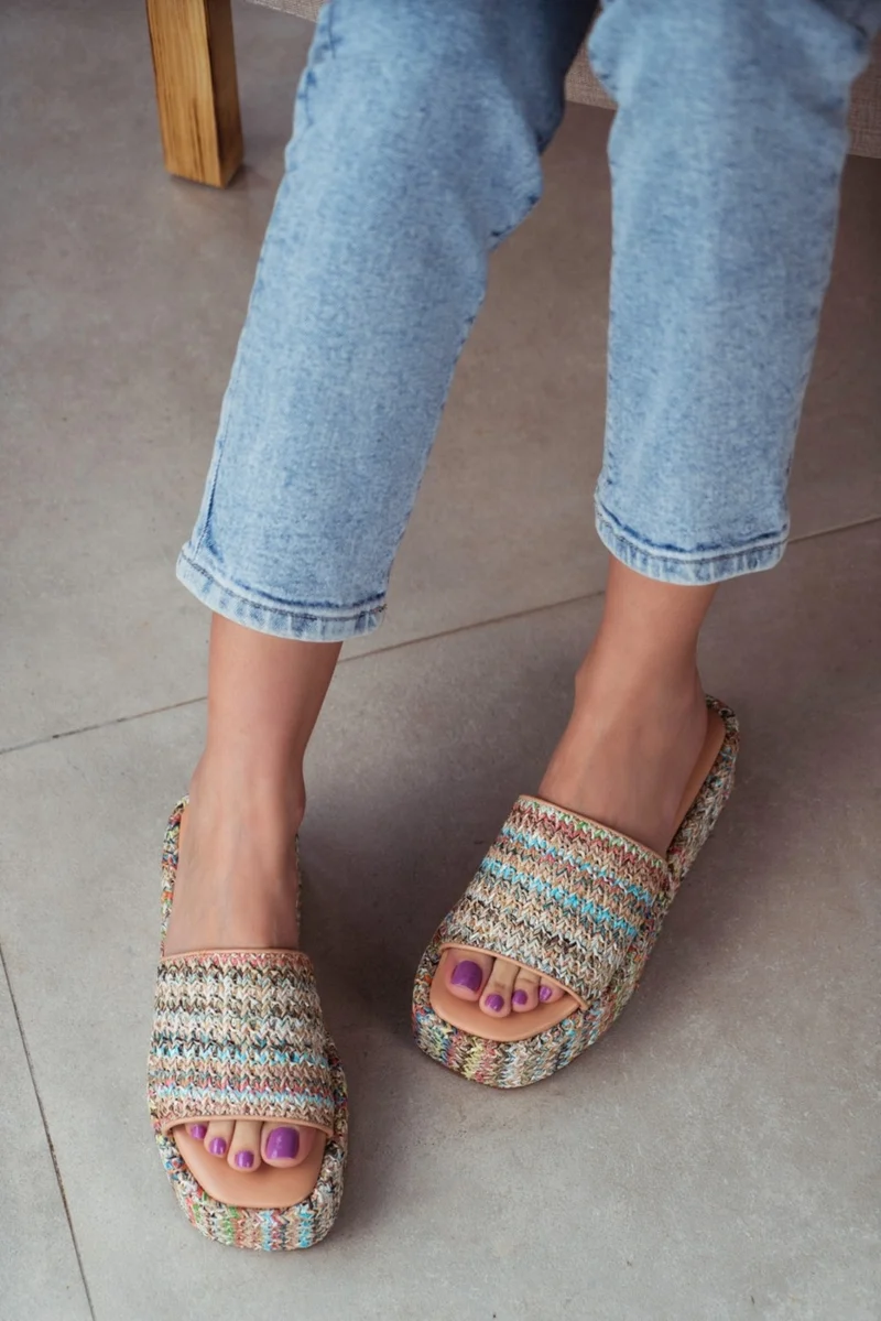 نيشانتاشي شوز Rainbow Colored Straw Single Strip Women's Thick Sole Slippers