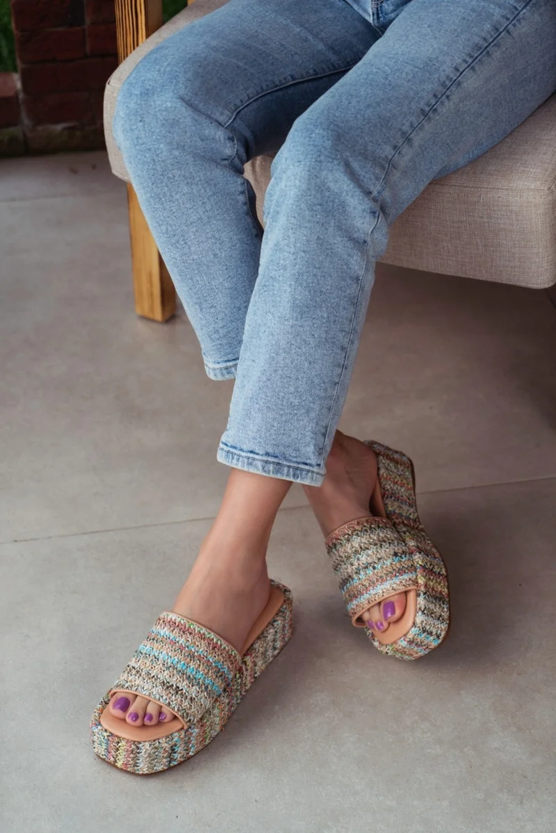 نيشانتاشي شوز Rainbow Colored Straw Single Strip Women's Thick Sole Slippers
