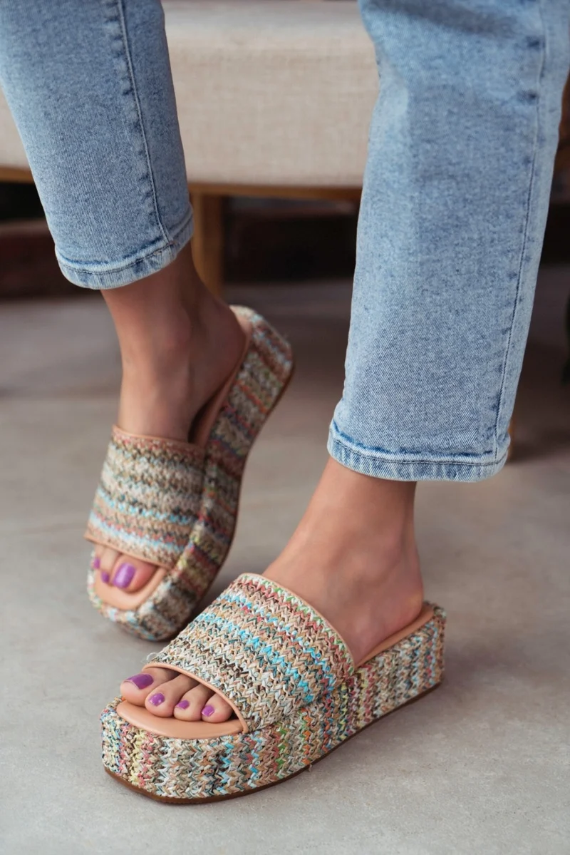 نيشانتاشي شوز Rainbow Colored Straw Single Strip Women's Thick Sole Slippers