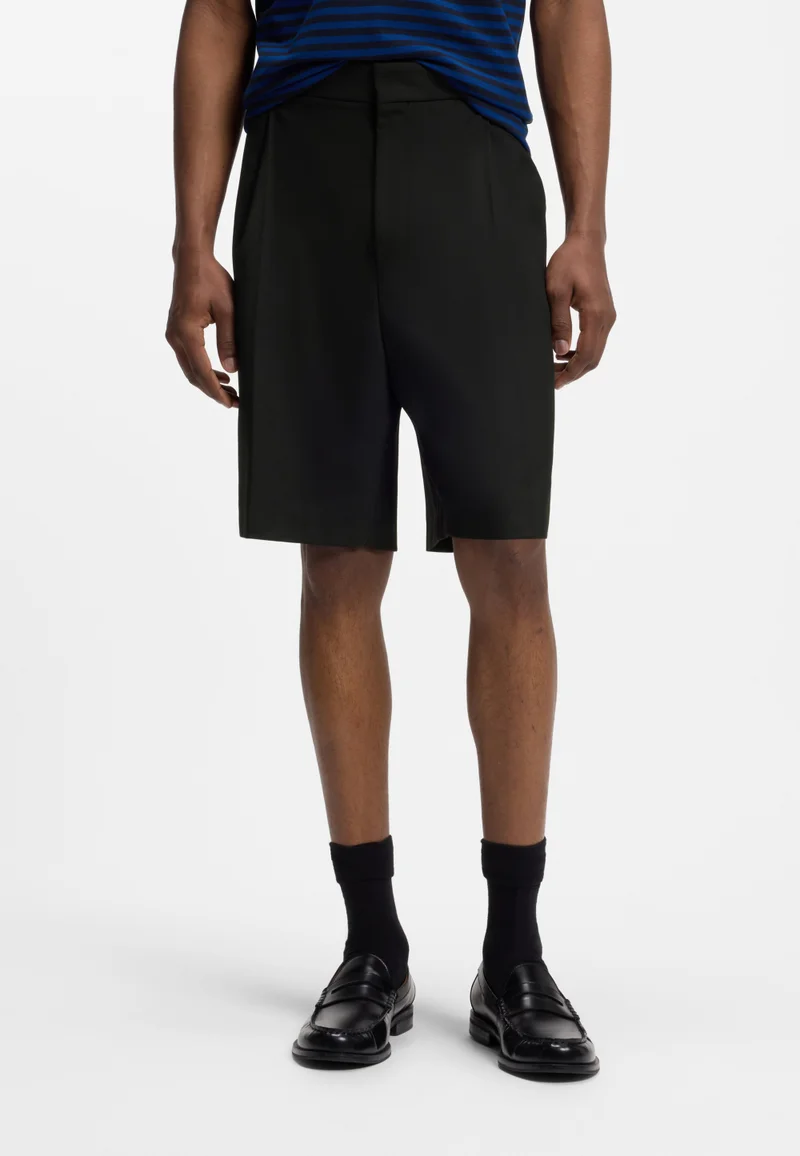 Relaxed-fit shorts in stretch twill with front pleats