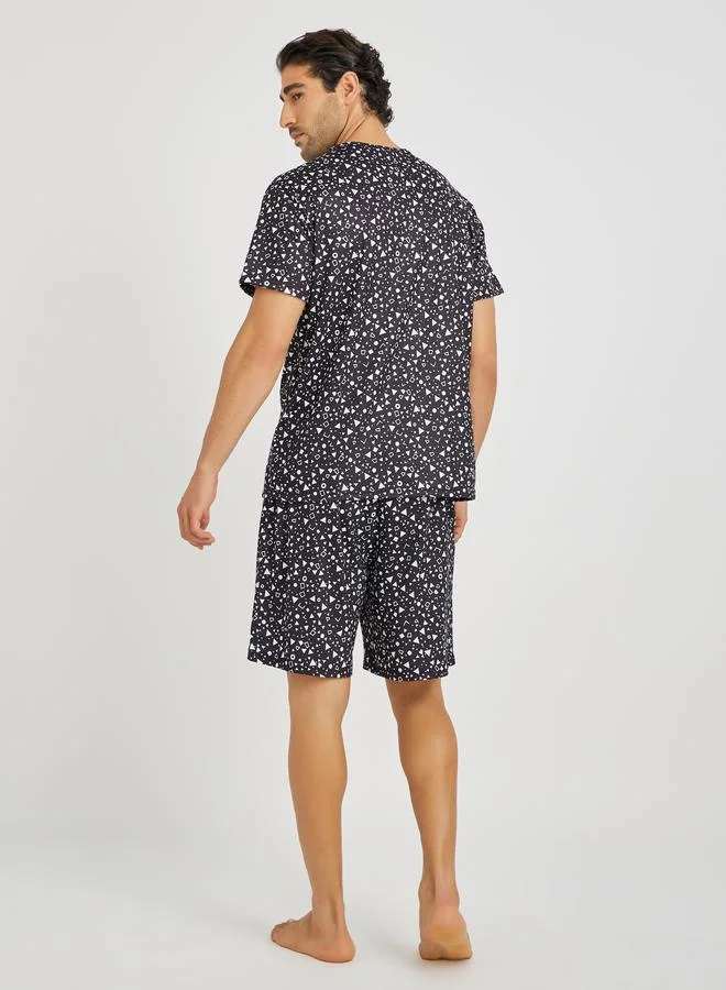 Styli Styli All-Over Printed T-Shirt and Shorts Pyjama Set
