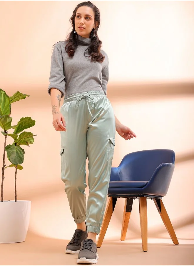 مرفوعة Women Regular Fit Solid High-Rise Cargo Joggers