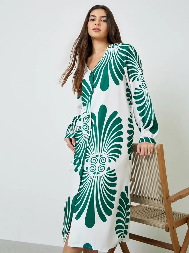 Styli Styli Plus Size Printed V-Neck Midi Dress