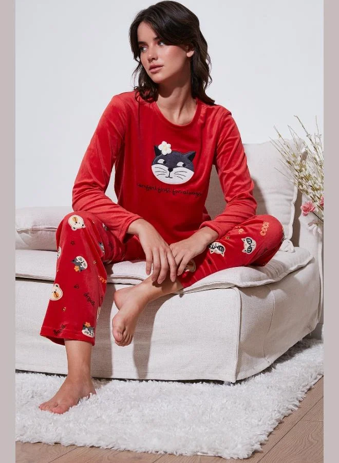 ليلا طقم بيجامة نسائي من ليلا بنقوشات، بقصة عادية وياقة دائرية وأكمام طويلة