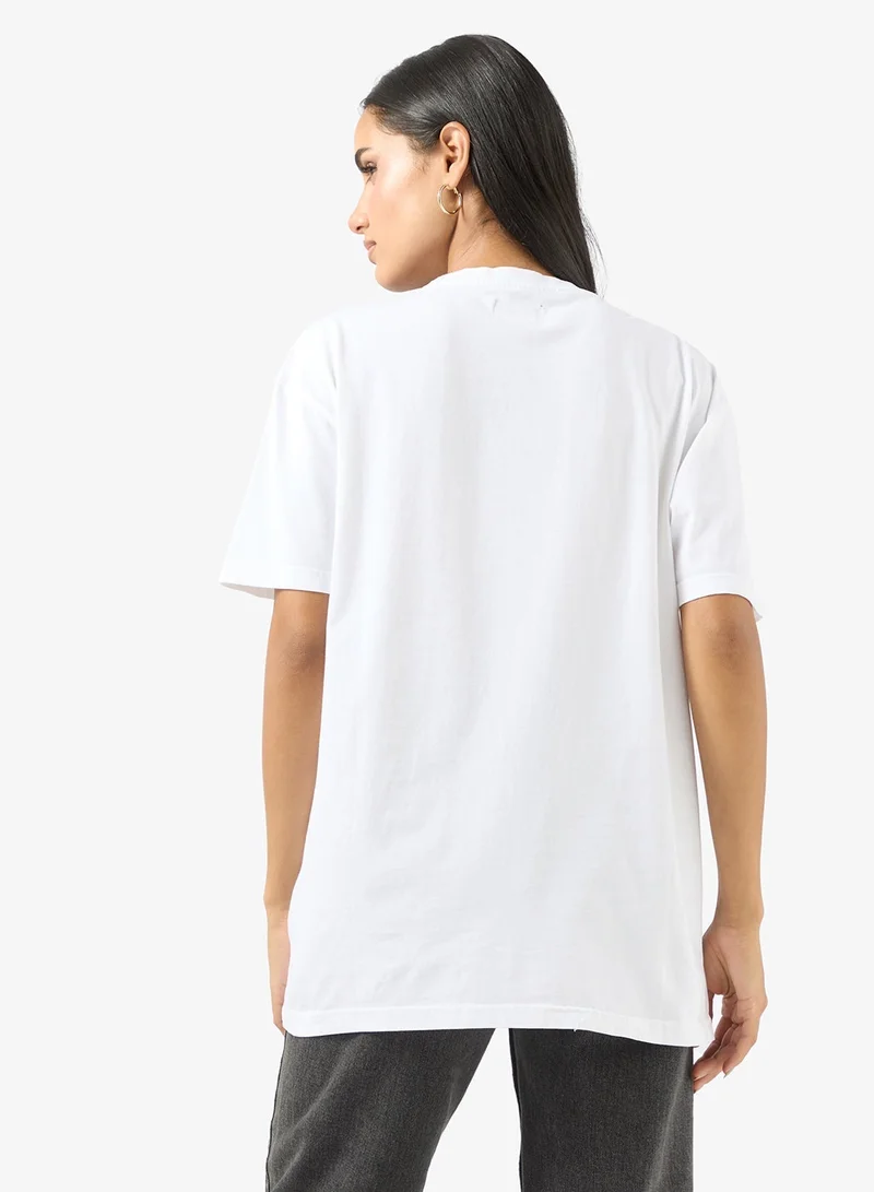 جينجر تيشيرت برسومات مجردة بياقة دائرية