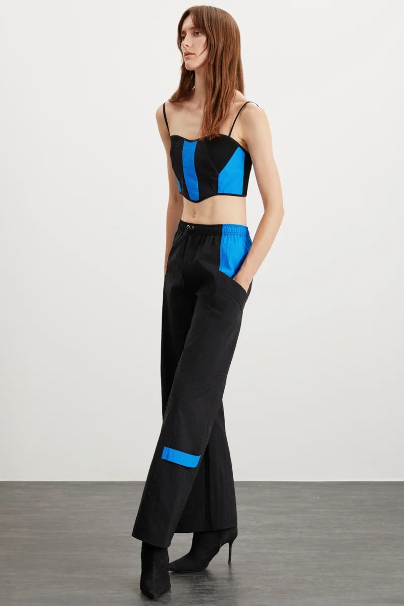 جريميلانج Jeanette Women's Elastic Waist Stopper Detailed Waterproof Parachute Fabric Black Trousers
