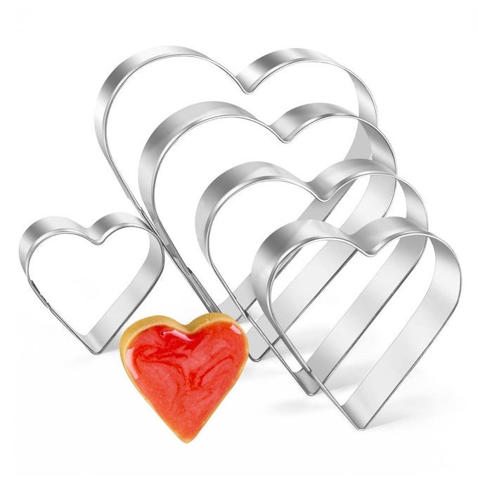HEART COOKIE CUTTER SET 5 PIECES STAINLESS STEEL SMALL BISCUIT CUTTERS HEART SHAPED MOLD FOR KIDS HOLIDAY BIRTHDAY PARTY