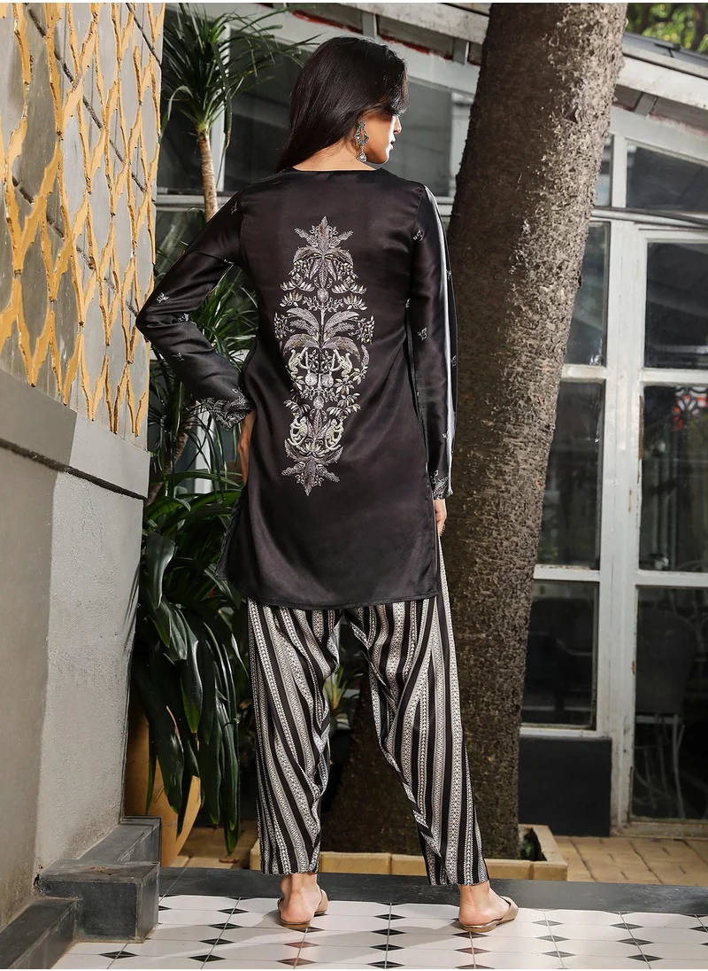 QISSA Women's Midnight Black Ethnic Wilderness Kurti With Trousers & Dupatta
