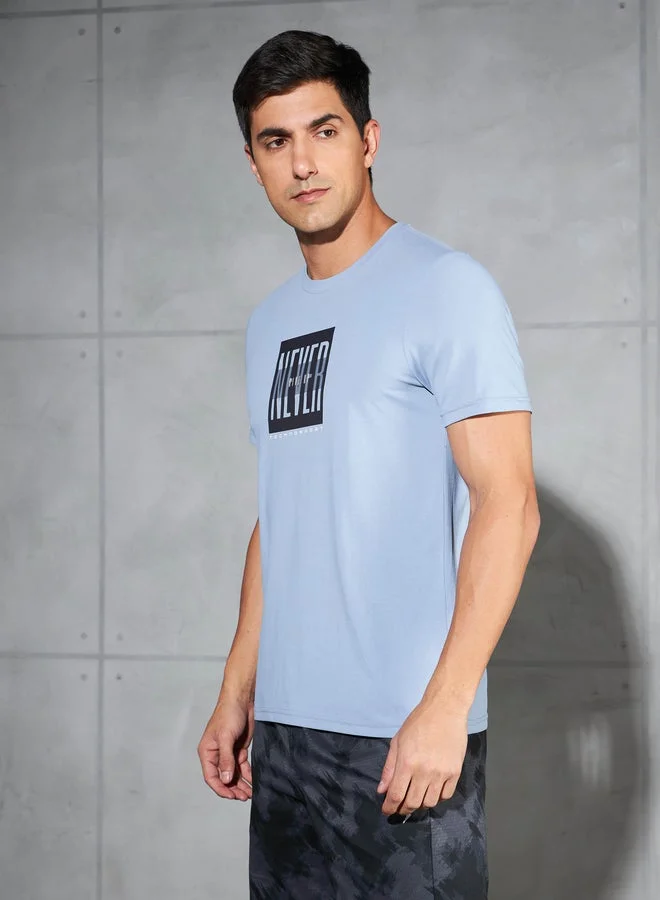 تكنوسبورت تيشيرت رجالي مطبوع بقصة ضيقة وياقة دائرية من تكنوسبورت