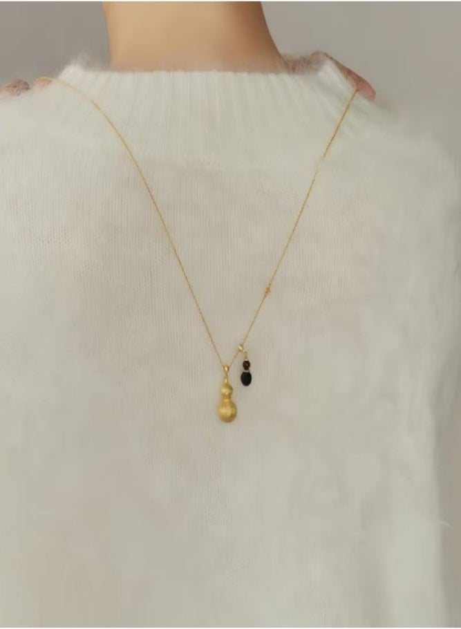 تعليقة هولو مطعمة بتشطيب فرشاة الذهب مع سلسلة طويلة - Image 4