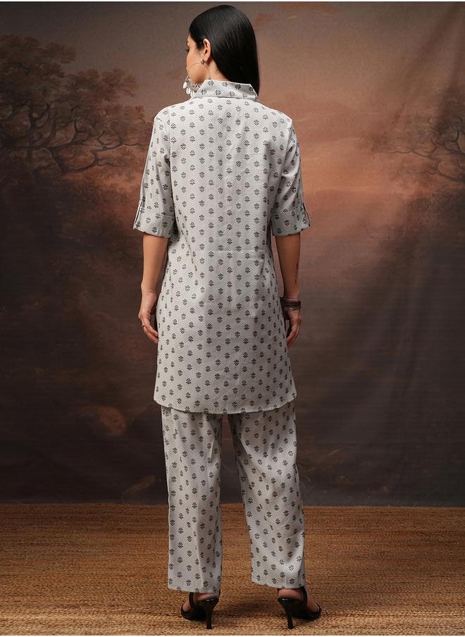 Vishudh All-Over Print Collared Tunic and Palazzo Pants Set by Styli  - Image 3