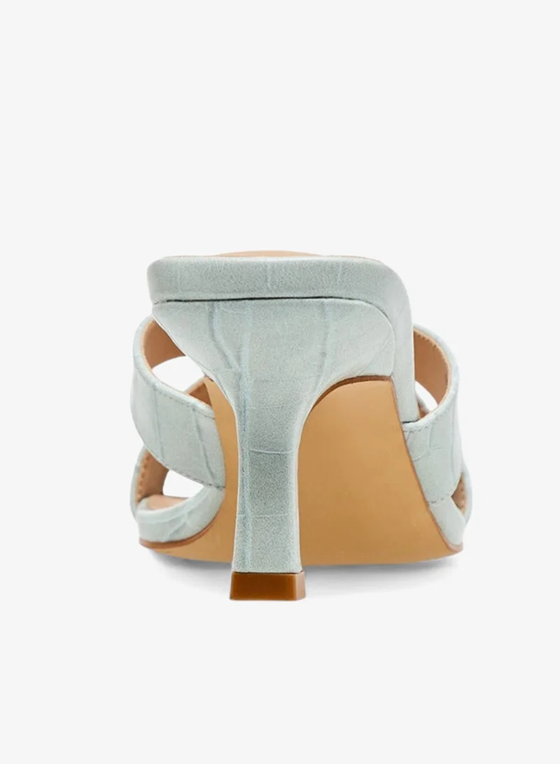 فلورا بيلا من شو إكسبرس صنادل نسائية بكعب صغير وحزام متقاطع بنقوش