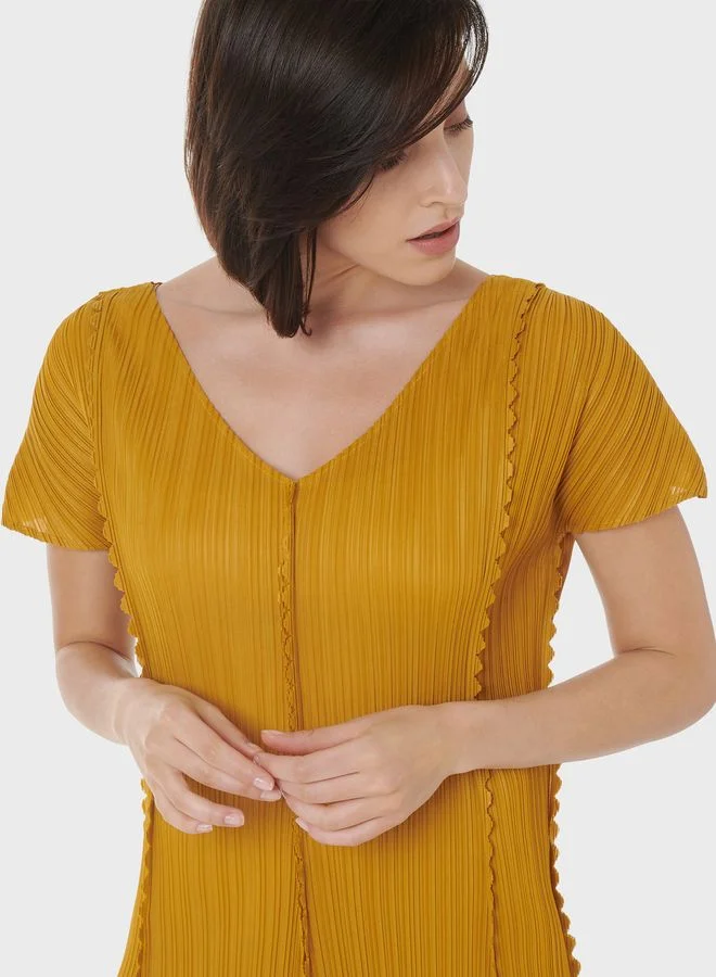 leem Scalloped Edges Vertical Plisse Kaftan