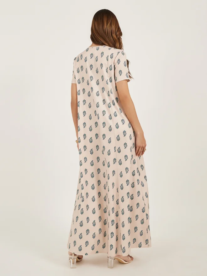 Styli Amirah All Over Print Short Sleeve Pintuck Jalabiya