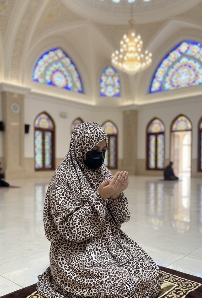 أمياي فستان صلاة إسلامي قطعة واحدة للنساء مع حجاب مرفق – ملابس صلاة وعبادة للسيدات – عباية صلاة وجلباب للصلاة – طقم صلاة للنساء مناسب للعمرة والحج - Image 2