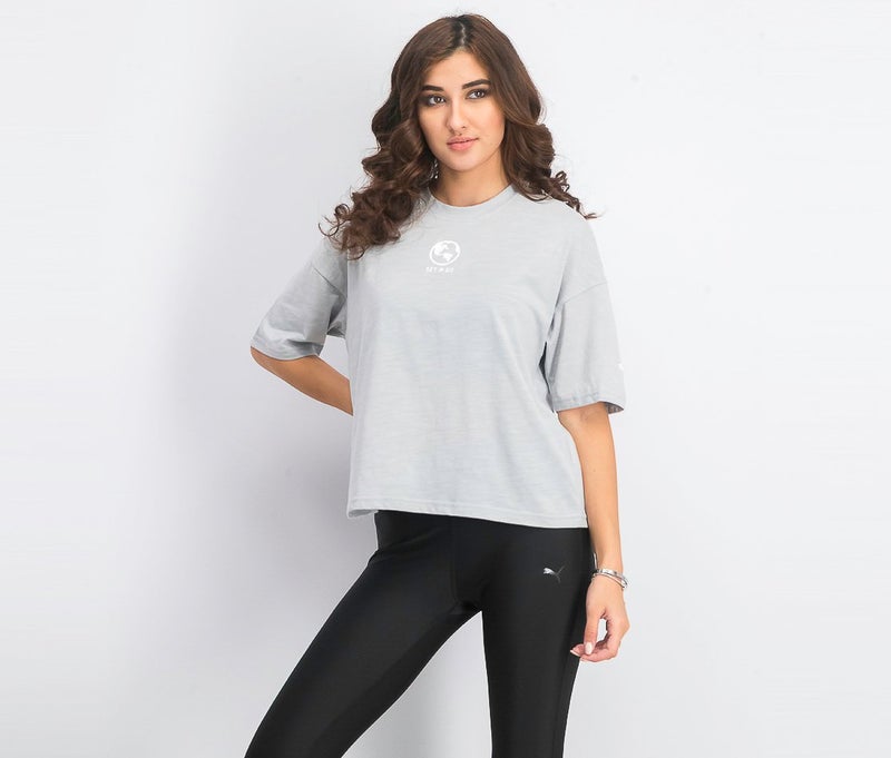 PUMA بلوزة فضفاضة للنساء X SG، رمادي فاتح - Image 1