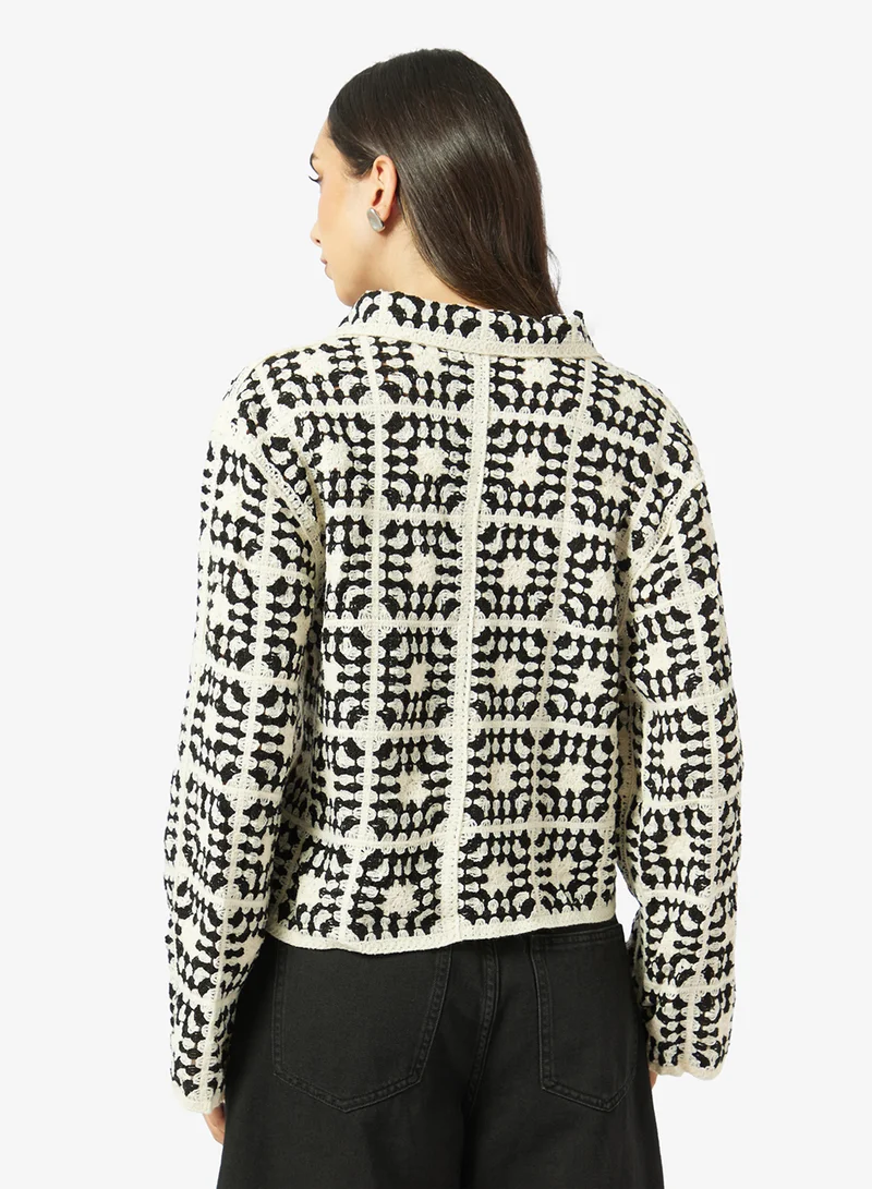 جينجر Monochrome Crochet Button Up Top