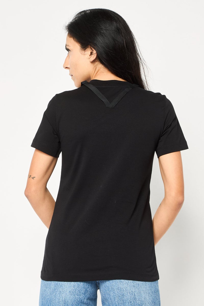 DIESEL تي شيرت نسائي بأكمام قصيرة وياقة دائرية، مطبوع برسومات، أسود - Image 4