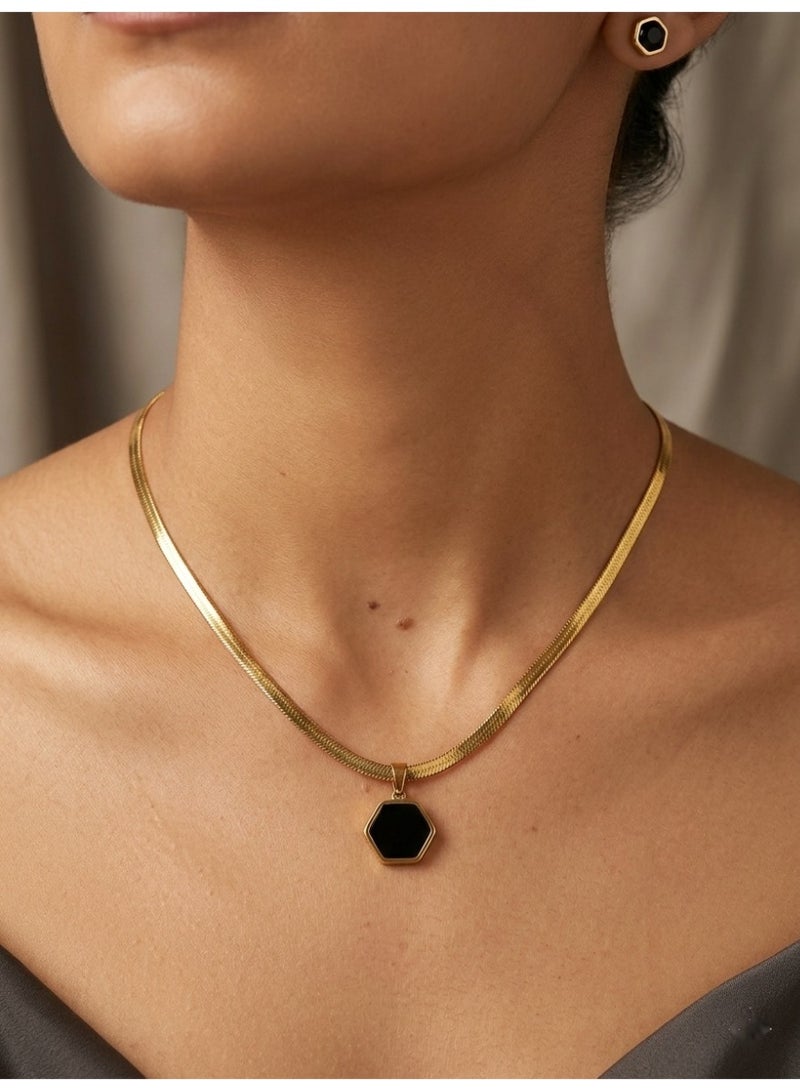 A pure stainless steel necklace, rust-resistant with a rich gold finish, featuring a sleek serpentine