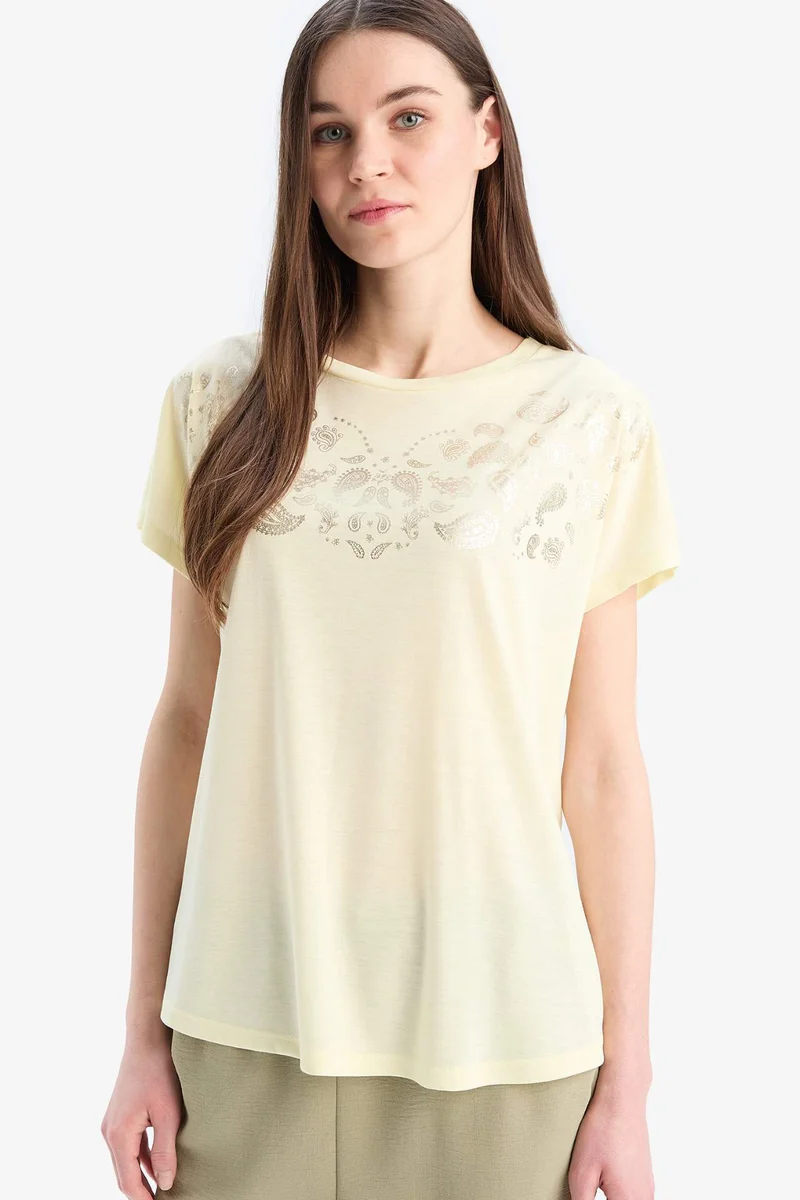 ديفاكتو Traditional Crew Neck Short Sleeve T-Shirt