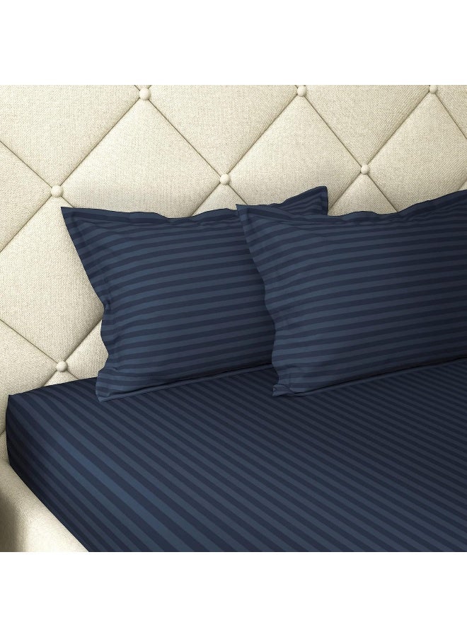 Story@Home مجموعة Story@Home Forever Collection 300 TC ملاءة سرير من القطن الخالص، مقاس كينج مخطط من الساتان 270 × 270 سم مع غطاءين للوسادة، أزرق داكن - Image 2