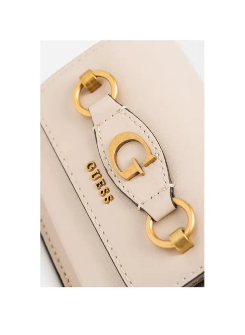 جس حقيبة صغيرة بتفاصيل شعار Izzy Micro من Guess - Image 3