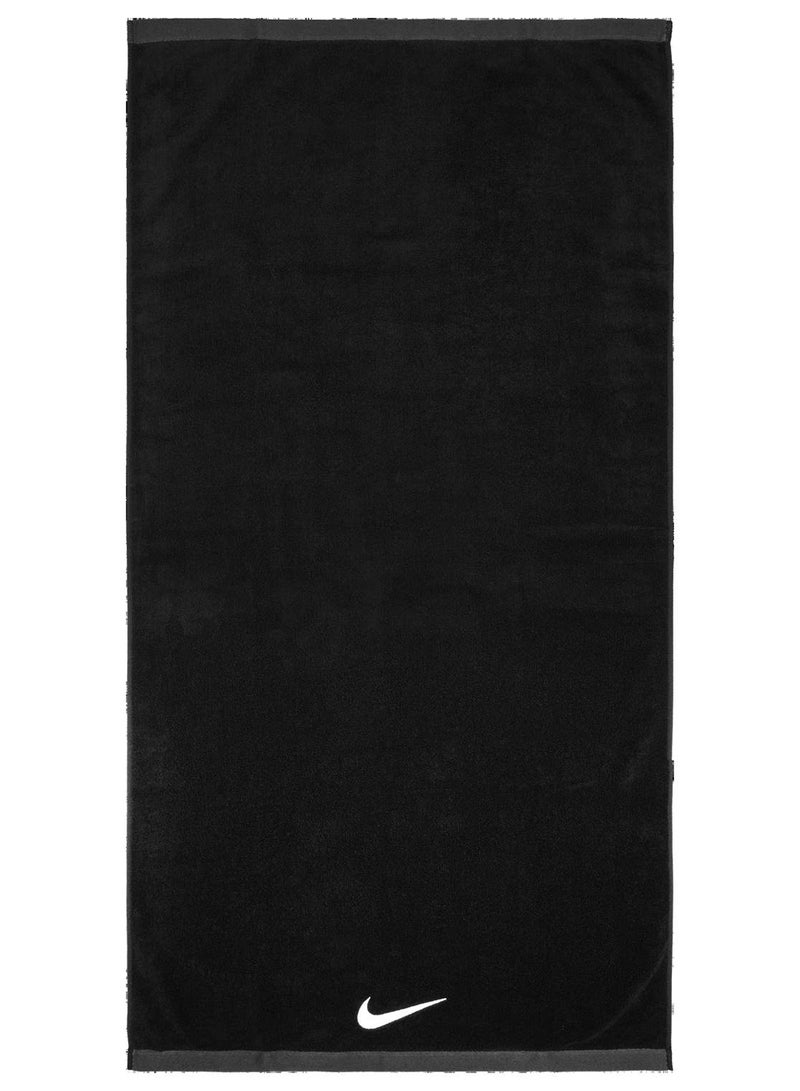 نايكي منشفة كبيرة أساسية