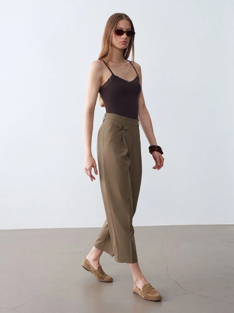 DILVIN Slim Fit Sleeveless V-Neck Cami Blouse - Image 4