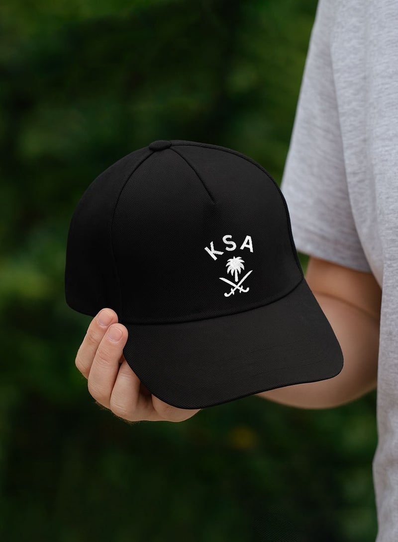 لوحة كاب مصنوع من القطن بتصميم لمناسبة اليوم الوطني السعودي وللتعبير عن حب الوطن في كل وقت - Image 4