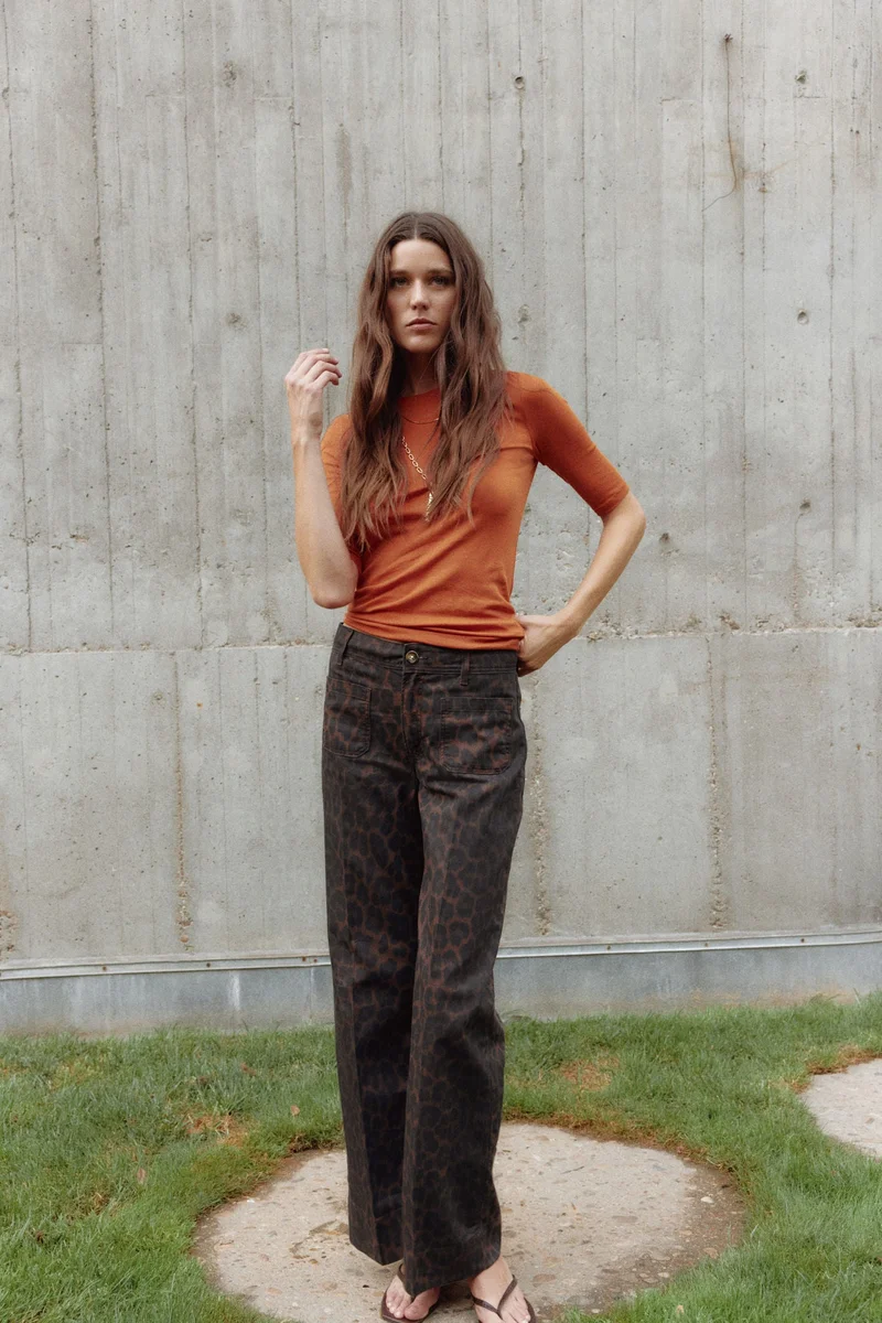 اتش اند ام جينز بخصر عالي وقصّة واسعة