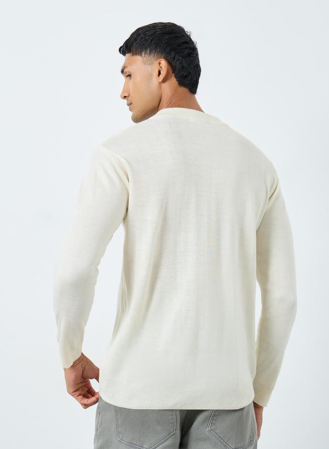 ستايلي سويتر عادي بلون أبيض مائل - Image 4