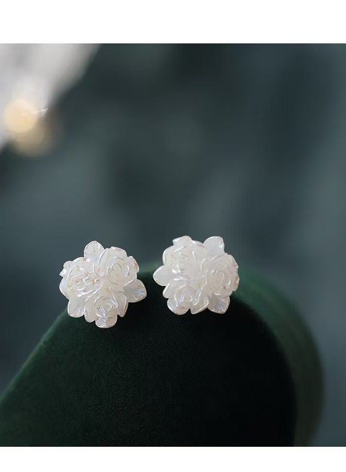 Akali Silver ear studs in the shape of white roses - Image 2