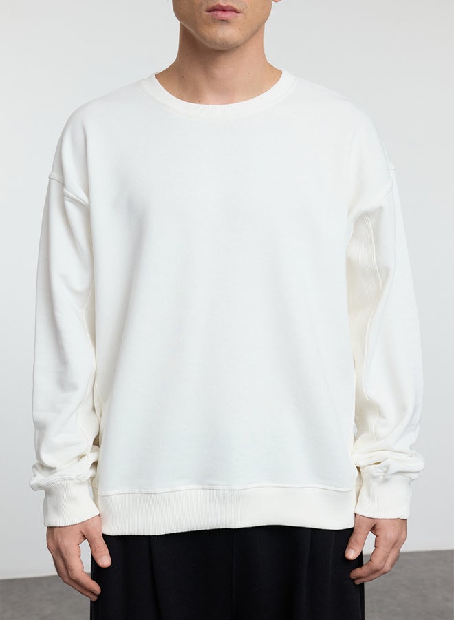 trendyol Unisex Ecru Oversize/Wide Cut Fabric Mix Basic Unmarked Sweatshirt - Image 4