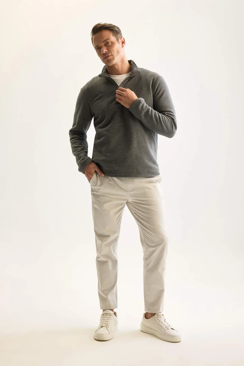 ديفاكتو Regular Fit Long Sleeve Sweatshirt