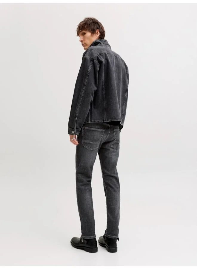 جاك اند جونز جينز آي كلارك بقصة عادية